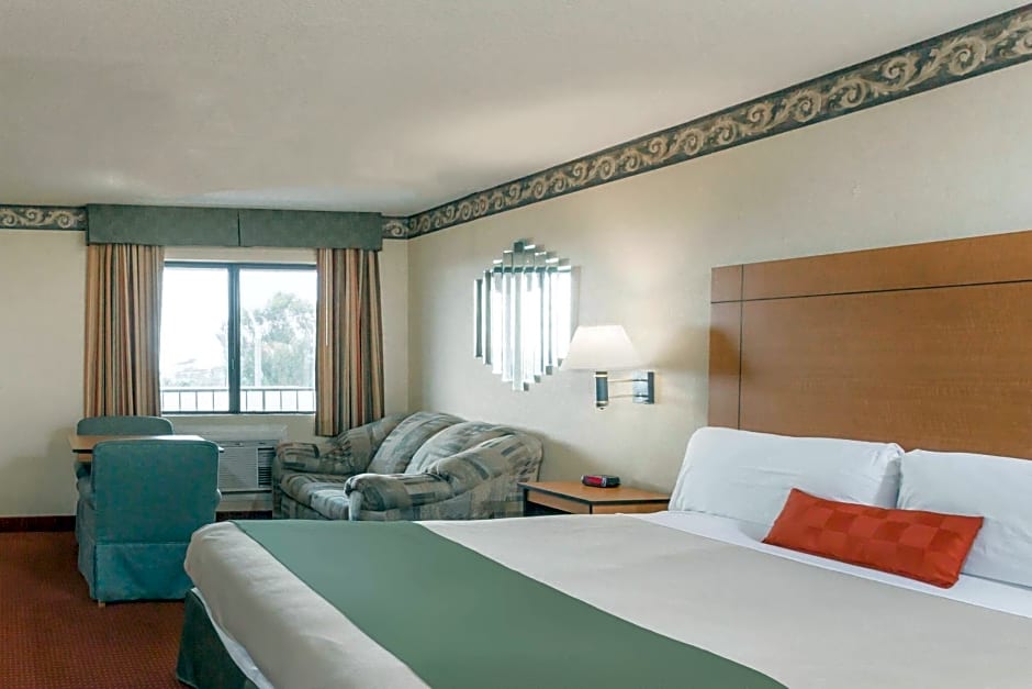 Travelodge by Wyndham San Clemente Beach