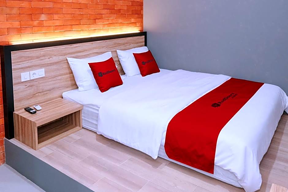RedDoorz @ Hotel DPraya Pati