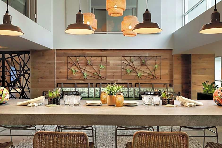 Hotel Alba Tampa, Tapestry Collection By Hilton