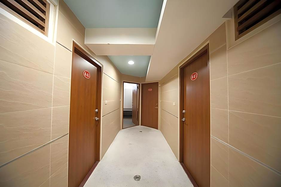 Champagne Hotel