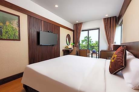 Deluxe Double Room with Balcony