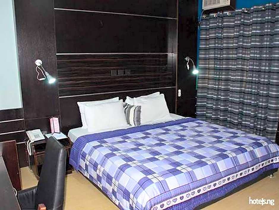 Wise Penny Suites and Spa