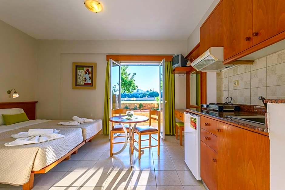 Danelis Studios & Apartments