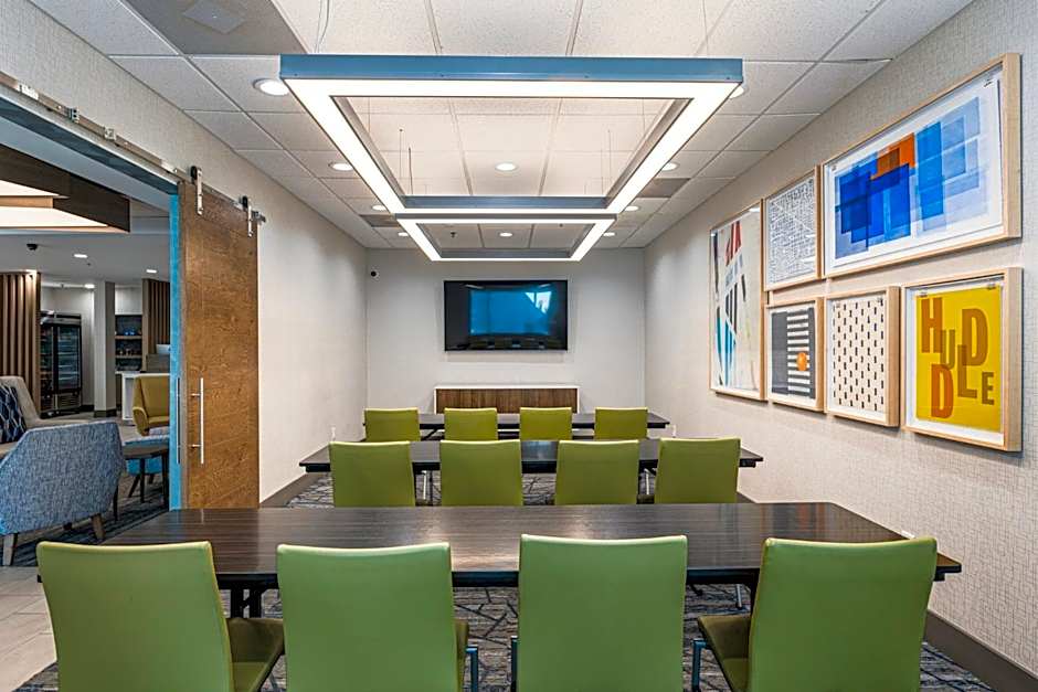 Holiday Inn Express & Suites Buford NE - Lake Lanier by IHG