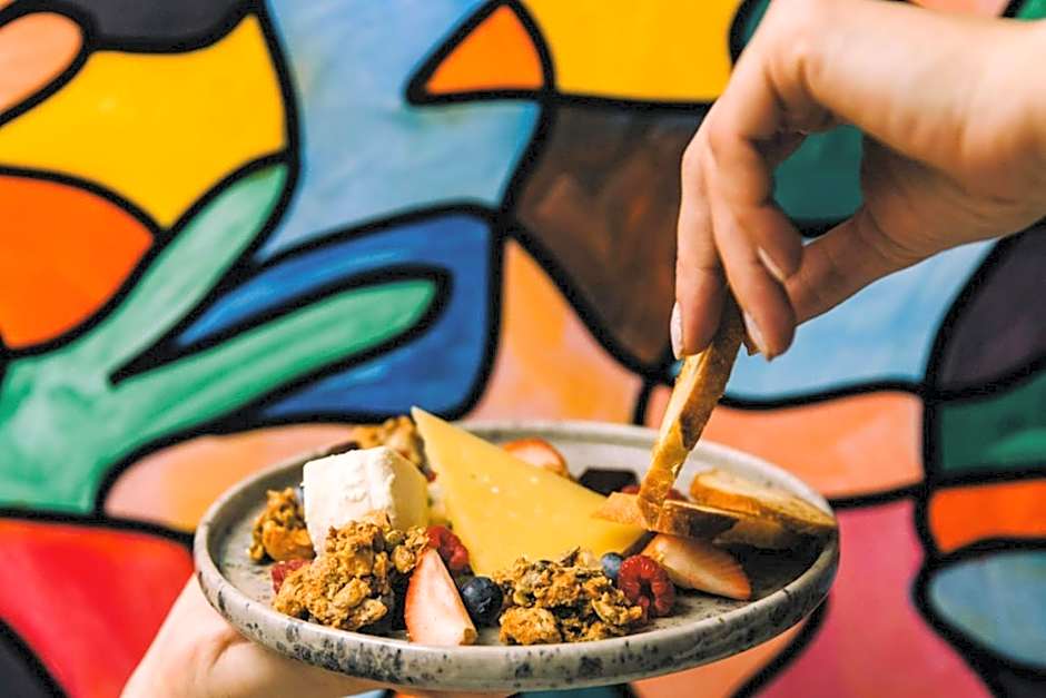 Humaniti Hotel Montreal, Autograph Collection