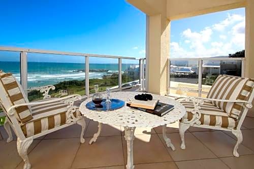 Hermanus Beachfront Lodge