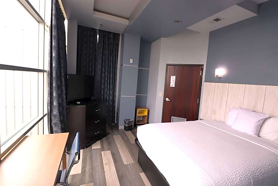 Days Inn & Suites by Wyndham Milwaukee