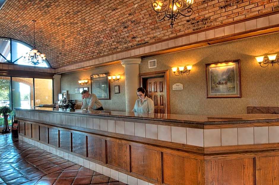 Mcm Elegante Suites Abilene