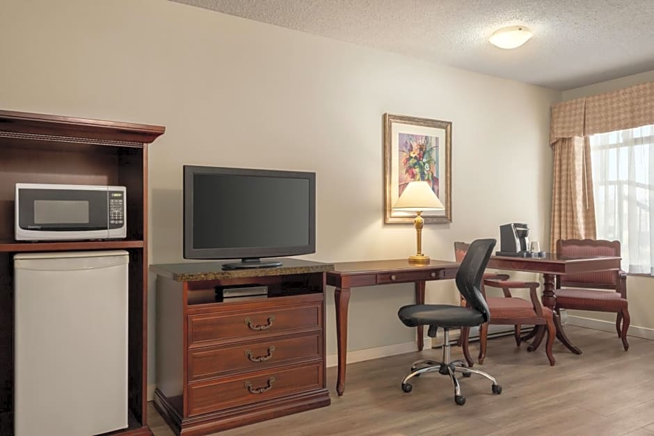 Travelodge by Wyndham Abbotsford Bakerview