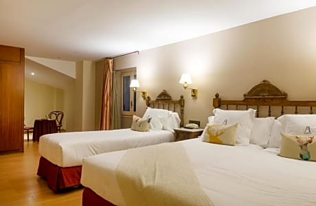 Triple standard 2 adults + child