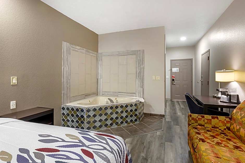 Red Roof Inn & Suites Clinton, MS