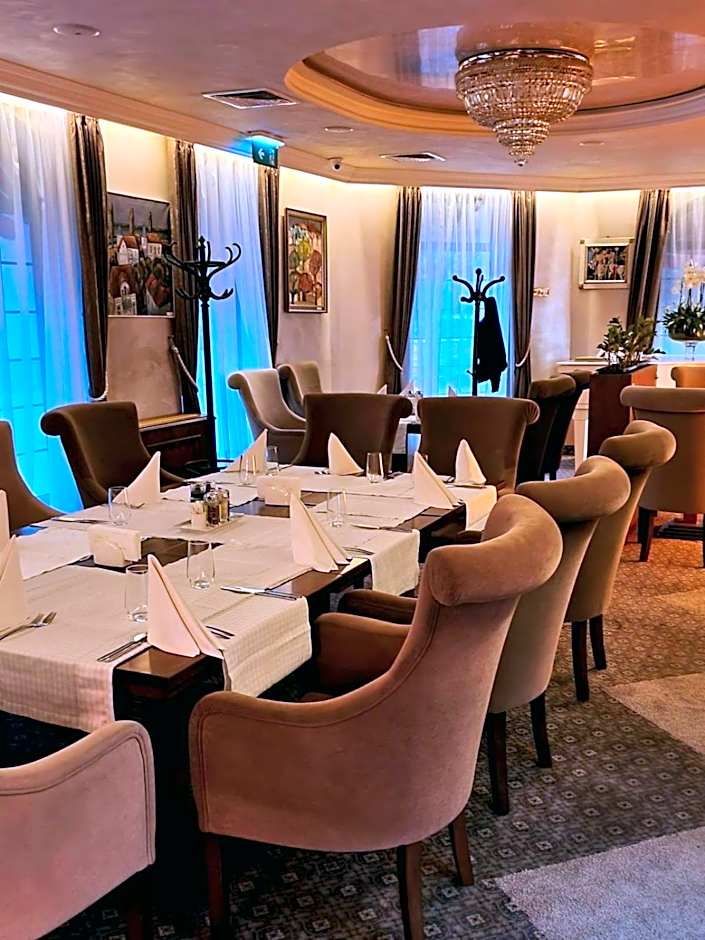 Residence City Garden - Certificate of Excellence Top 10 BEST Five-Stars City Hotels for 2024 awarded by HTIF