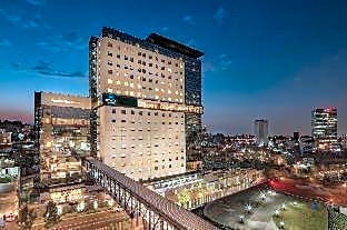 Specialty King Studio with Balcony