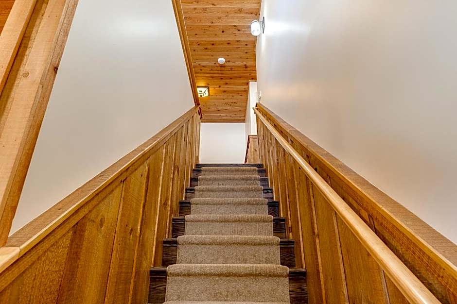 Cobble Mountain Lodge