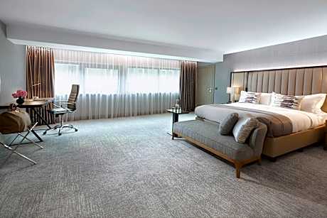 King Mobile Accessible Roll In Shower Non-Smoking