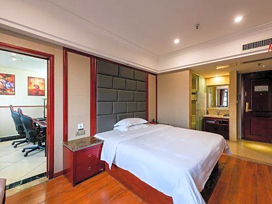 Photo 1 of 8 of Esports 2 Guests Room