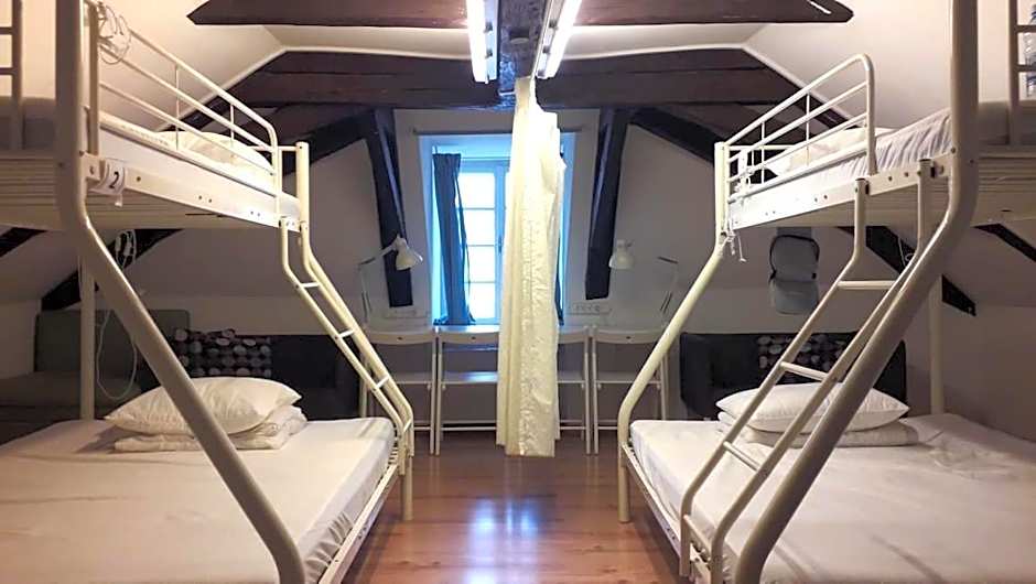 SISHAUS - Private Room Rental