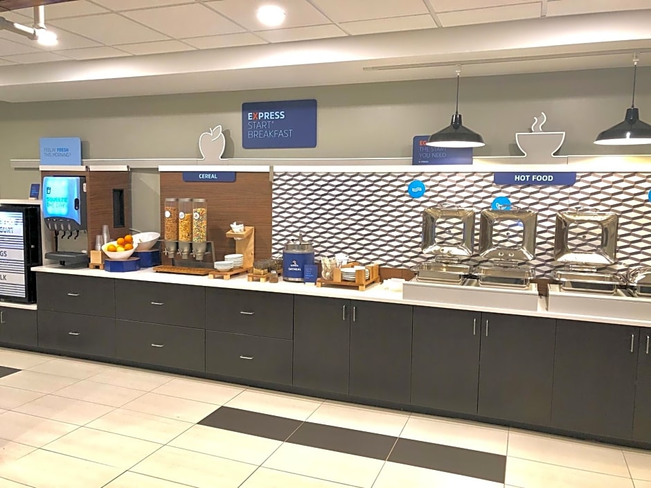 Holiday Inn Express Richmond - Midtown, an IHG Hotel