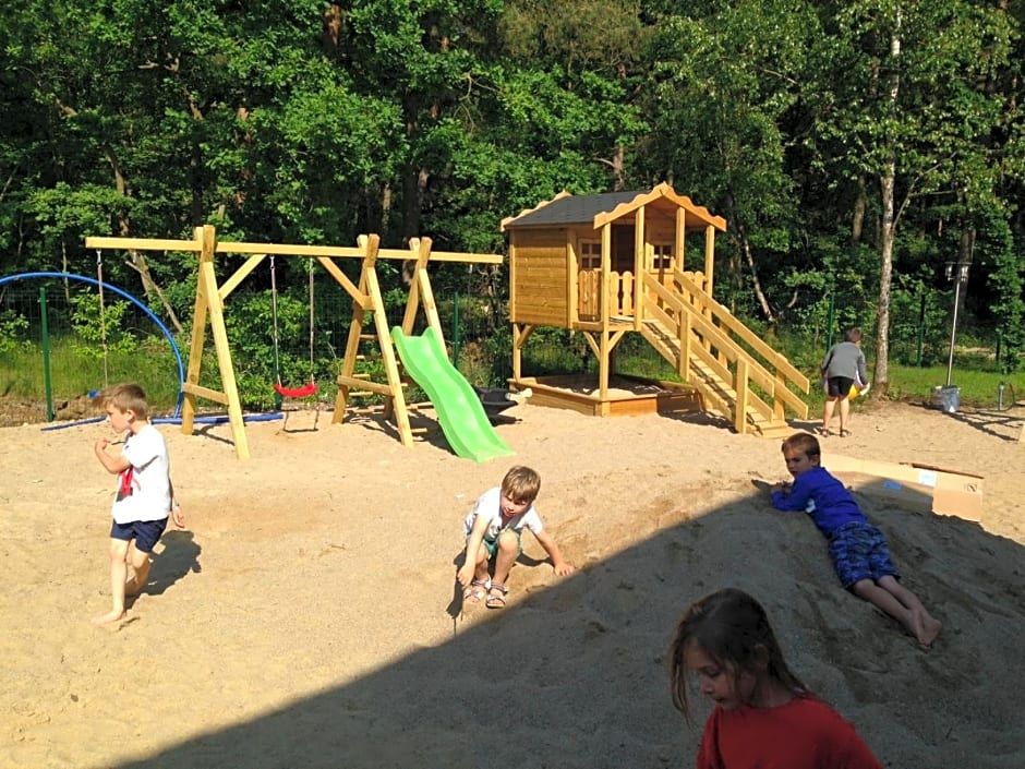 Domki Mi¿dzy Sosnami