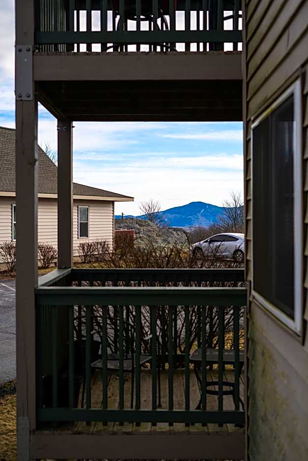 Beech Mountain SLOPES ARE OPEN! SKI SEASON, FREE sledding hill, Walk to Ski Shuttle