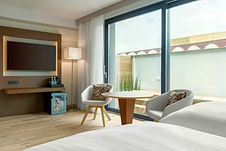 Standard Twin Balcony, Guest room, 2 Twin, Forum of Music view, High floor, Balcony
