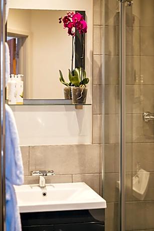 Deluxe-Double room-Ensuite with Shower