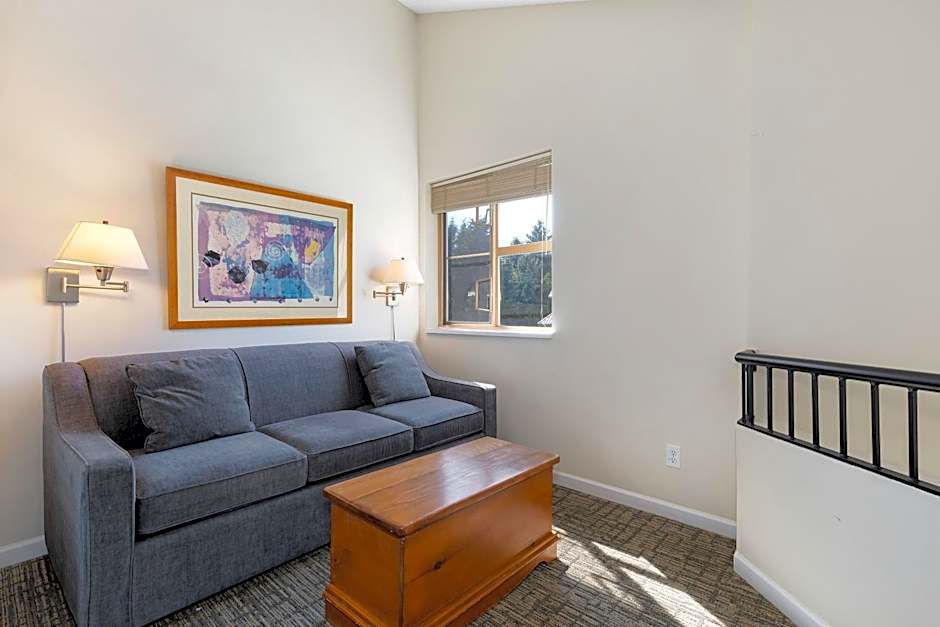 Tyndall Stone Lodge by Whiski Jack