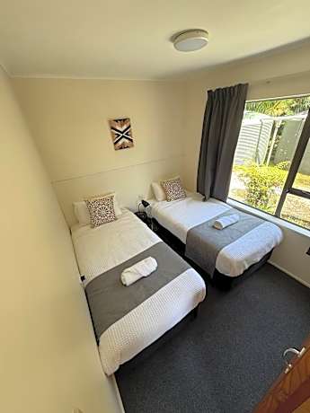 Three-Bedroom Cottage - Bush Cottage