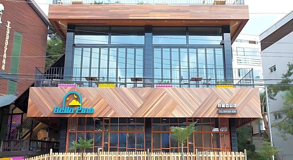Goodstay White Cabin Pension