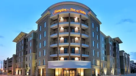 Hampton Inn & Suites Des Moines Downtown