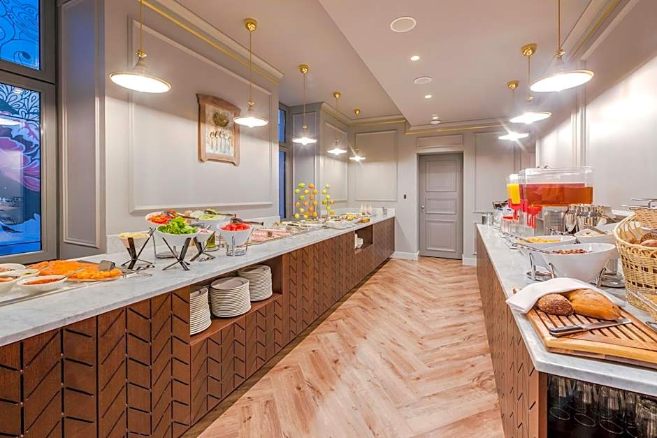 Grand Poet Hotel and SPA by Semarah