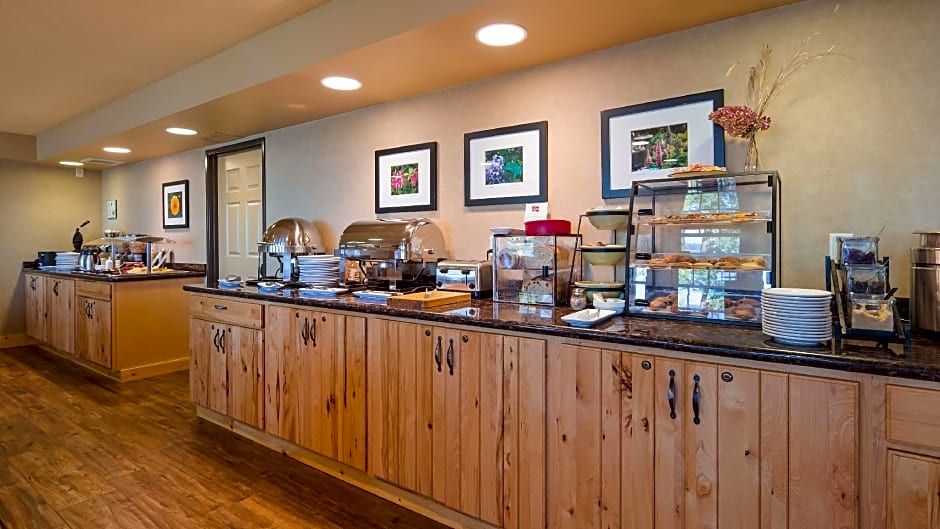 Best Western Premier The Lodge On Lake Detroit