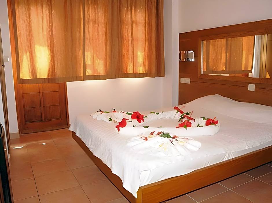 Club Pink Palace Hotel
