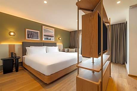 Junior King Suite with Seating Area