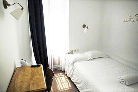 Triple Room with free jacuzzi access