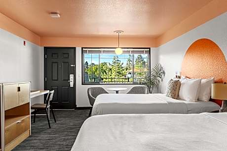 Quadruple Room with Two Queen Beds - Non Smoking