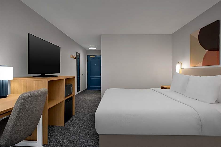 Spark by Hilton Washington Meadowlands Blvd