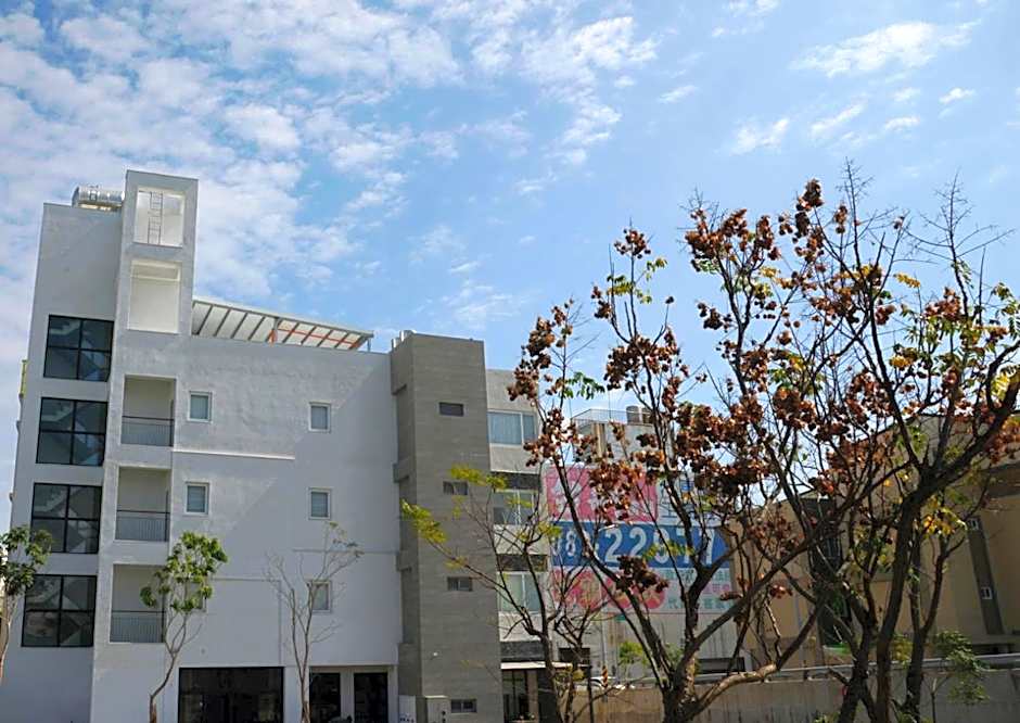 Tiin Tinn - Rivershore B&B