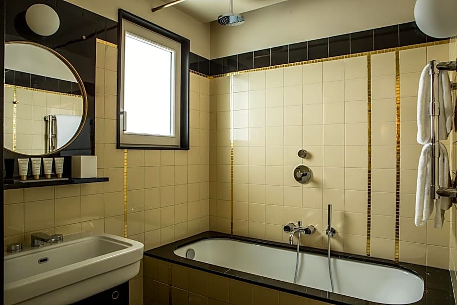 Hotel du Rond-Point des Champs-Elysees - Esprit de France