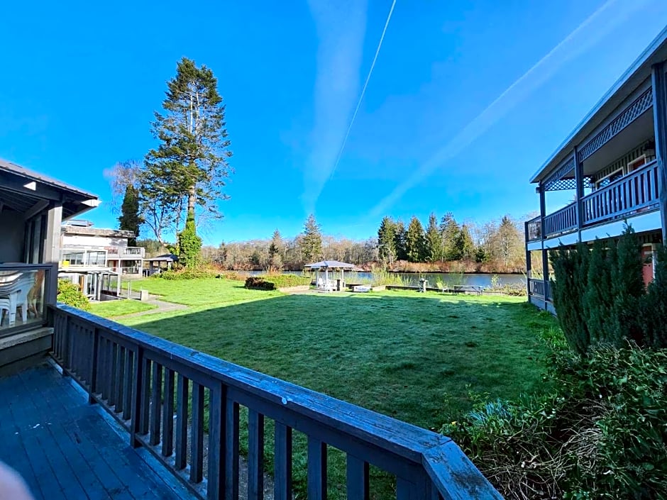 Campbell River Lodge by Riverside