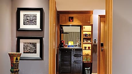 1 King Bed Standard Garden View