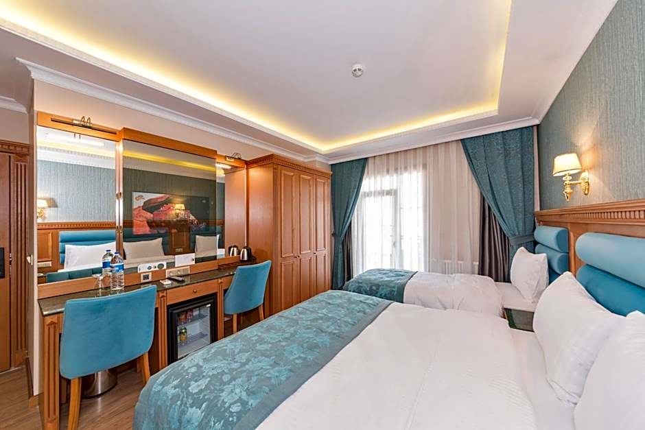 Magnaura House Hotel