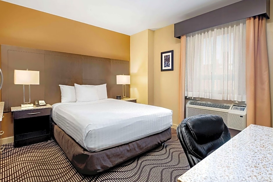 La Quinta Inn & Suites by Wyndham Oshawa