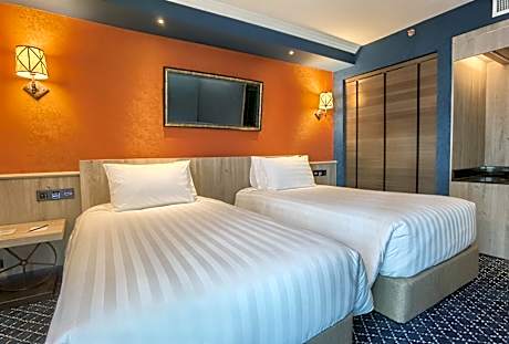 1st Class Coach - Twin Beds