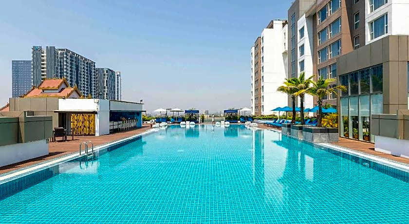 Novotel Yangon Max