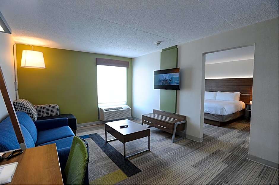 Holiday Inn Express & Suites Toronto Airport West By IHG