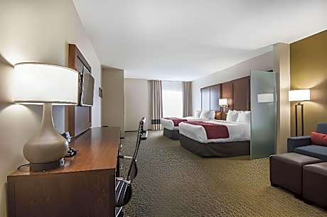 2 Queen Beds, Suite, Nonsmoking