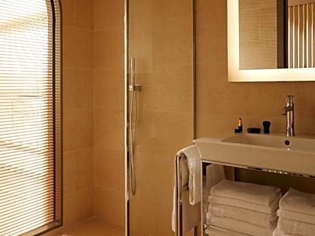 Signature Queen Room