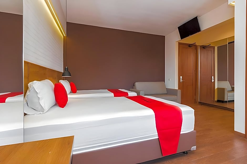 RedDoorz Plus @ CBD Bintaro