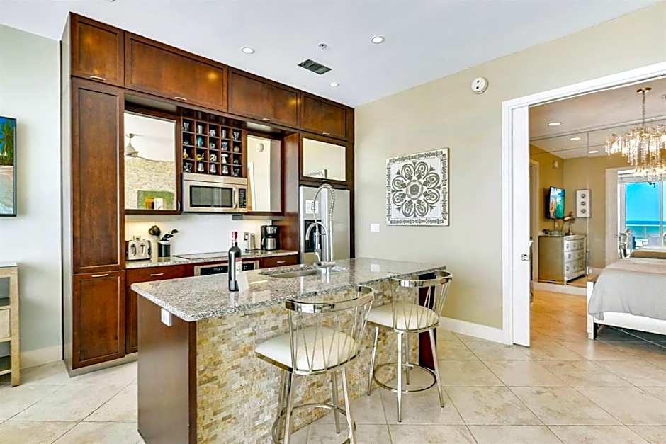 XL Terrace, Lazy River, I-O Pools, Game Room, Spa, Beach, Luxury 2-2 Penthouse!